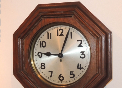 Nástěnné hodiny pérové - r. 1925