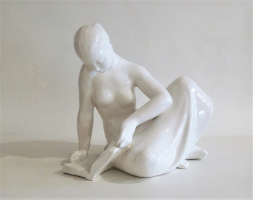Dívka s knihou - keramika - 50. léta