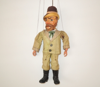 Loutka pro lout. divadlo, Myslivec 26 cm - 20.léta 20.stol.