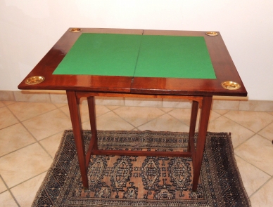 Hrací stolek rozkládací - Mahagon - po r.1900
