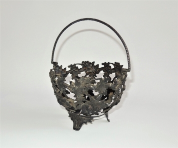 Košíček se sklop. držadlem - alpaka - kol. r. 1900