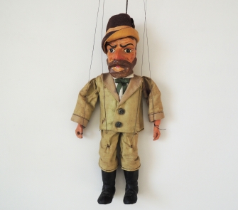 Loutka pro lout. divadlo, Myslivec 26 cm - 20.léta 20.stol.